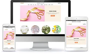 Serpentiini WordPress-verkkosivun esittely eri laitteilla.